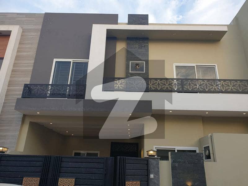 6 marla beautiful brand new for sale in diamond city phase 1 block E. back to main boulevard.