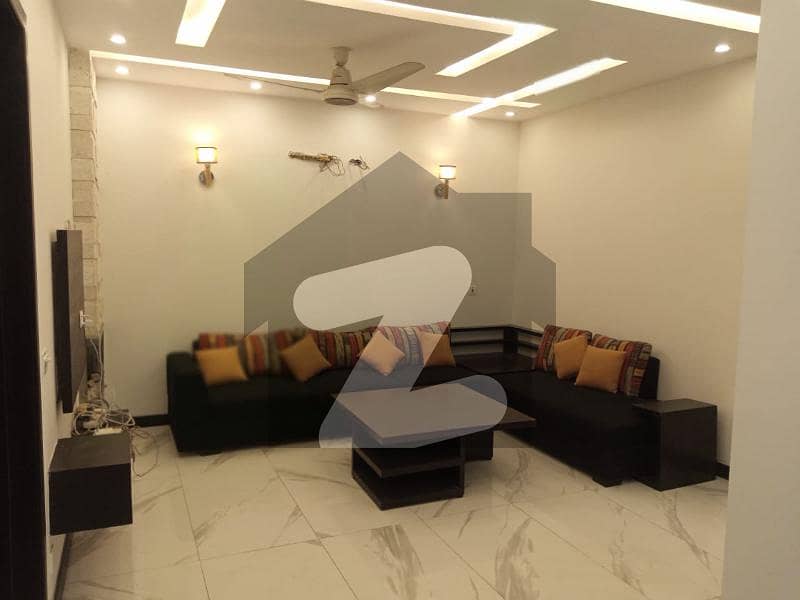 ڈی ایچ اے فیز 5 - بلاک بی فیز 5 ڈیفنس (ڈی ایچ اے) لاہور میں 1 کمرے کا 5 مرلہ کمرہ 35 ہزار میں کرایہ پر دستیاب ہے۔