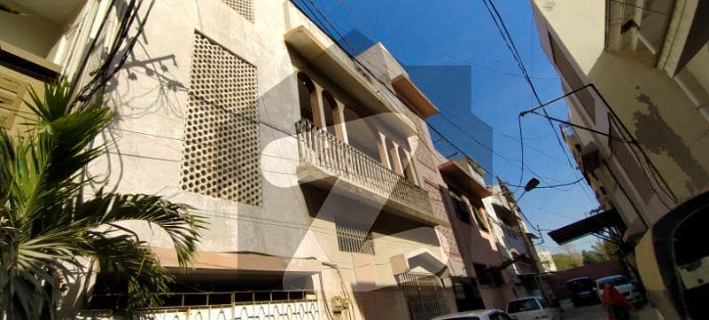 الہلال سوسائٹی کراچی میں 8 کمروں کا 8 مرلہ مکان 5.5 کروڑ میں برائے فروخت۔