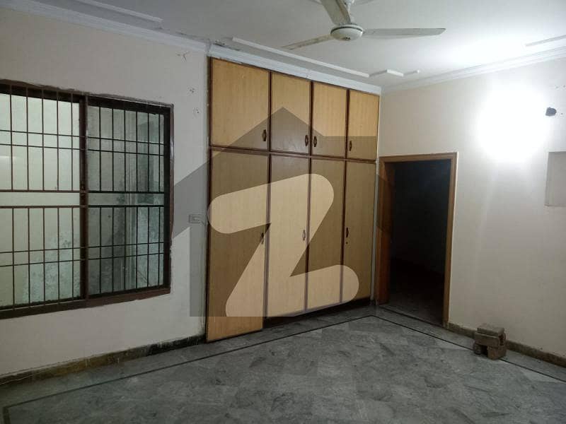 والٹن روڈ لاہور میں 4 کمروں کا 10 مرلہ مکان 95 ہزار میں کرایہ پر دستیاب ہے۔