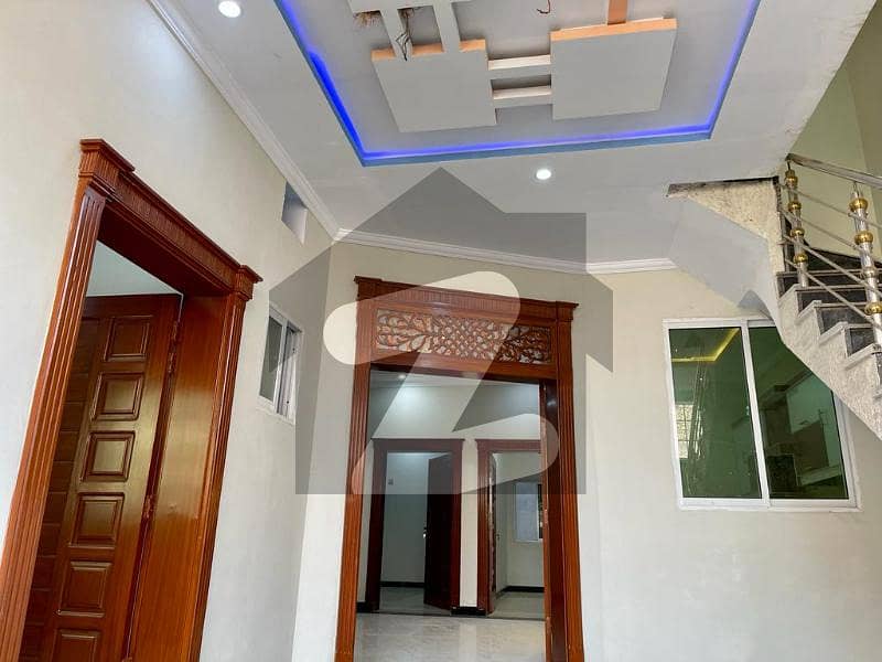 ارباب سبز علی خان ٹاؤن ایگزیکٹو لاجز ارباب سبز علی خان ٹاؤن ورسک روڈ پشاور میں 8 کمروں کا 5 مرلہ مکان 1.9 کروڑ میں برائے فروخت۔