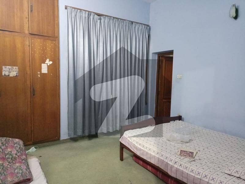 ڈیفینس آفیسر کالونی پشاور میں 5 کمروں کا 10 مرلہ مکان 6.4 کروڑ میں برائے فروخت۔