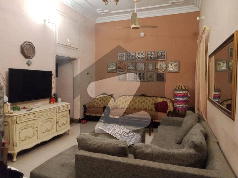 ناظم آباد - بلاک 5سی ناظم آباد کراچی میں 2 کمروں کا 4 مرلہ زیریں پورشن 70 لاکھ میں برائے فروخت۔