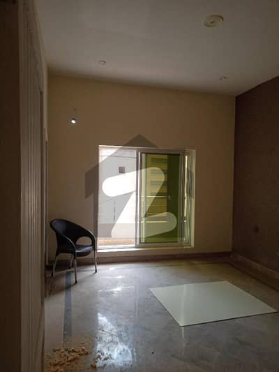 یونس ٹاؤن فیصل آباد میں 3 کمروں کا 4 مرلہ مکان 85 لاکھ میں برائے فروخت۔