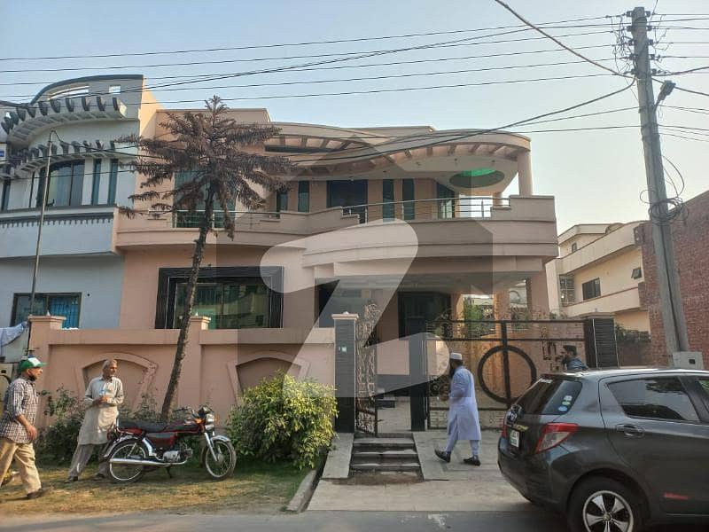 10 Marla Beautiful House In Wapda Town