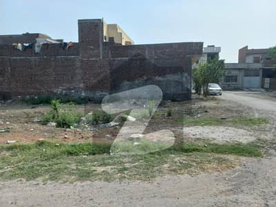 5 MARLA CORNER PLOT LOCATION VERY GOOD FOR SALE IN MUHAFIZ TOWN LIMITED OFFER AREA VERY GOOD