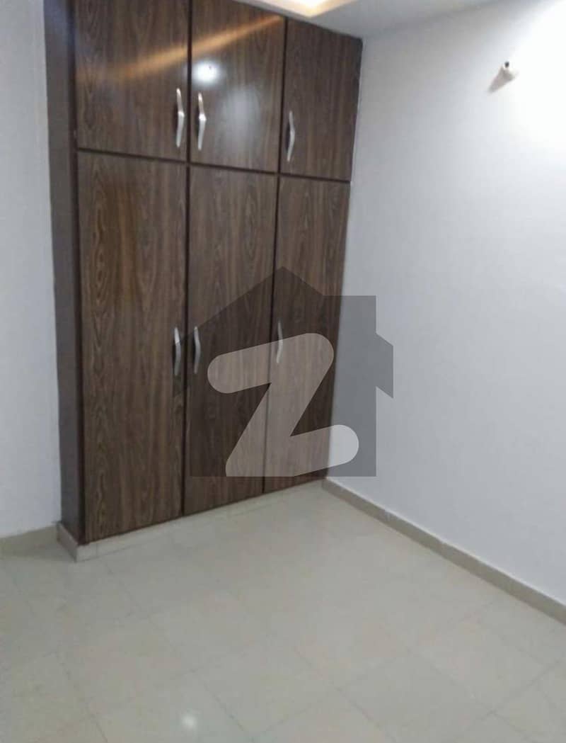 اچھرہ لاہور میں 5 کمروں کا 3 مرلہ مکان 1.15 کروڑ میں برائے فروخت۔