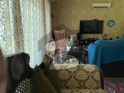 شامی روڈ کینٹ لاہور میں 6 کمروں کا 1 کنال مکان 12 کروڑ میں برائے فروخت۔