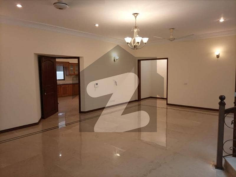 ڈی ایچ اے فیز 6 ڈی ایچ اے کراچی میں 5 کمروں کا 1.2 کنال مکان 12 کروڑ میں برائے فروخت۔