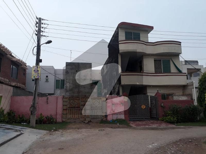بیت الرضا کالونی لاہور میں 2 کمروں کا 11 مرلہ مکان 2.65 کروڑ میں برائے فروخت۔