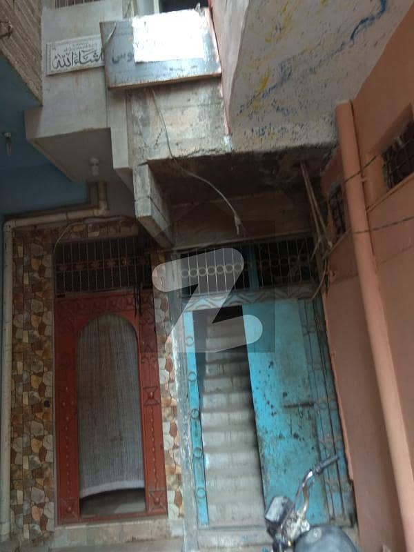 موسٰی کالونی گلبرگ ٹاؤن کراچی میں 3 کمروں کا 2 مرلہ مکان 30 لاکھ میں برائے فروخت۔