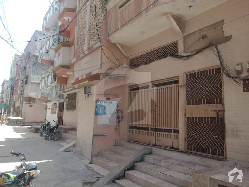 لیبر اسکوائر بِن قاسم ٹاؤن کراچی میں 7 کمروں کا 3 مرلہ مکان 1.5 کروڑ میں برائے فروخت۔