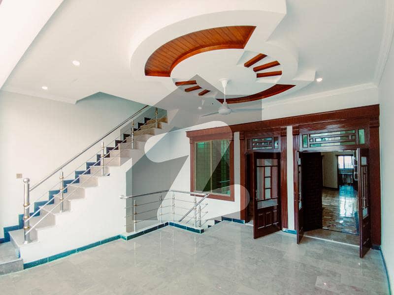 گلشن کالونی واہ میں 6 کمروں کا 5 مرلہ مکان 1.4 کروڑ میں برائے فروخت۔