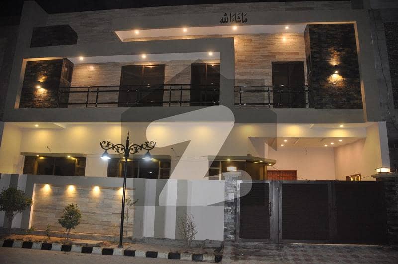 کینال روڈ فیصل آباد میں 4 کمروں کا 7 مرلہ مکان 2.7 کروڑ میں برائے فروخت۔