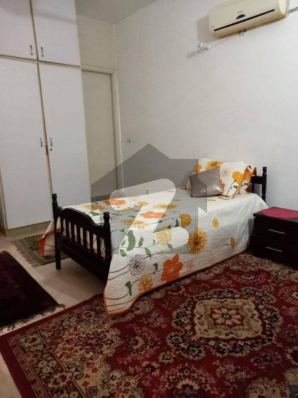 Paying Guest Room Accommodation For Females Only In Dha Karachi.