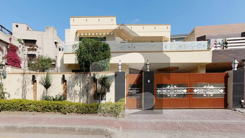 بحریہ ٹاؤن فیز 2 بحریہ ٹاؤن راولپنڈی,راولپنڈی میں 5 کمروں کا 1 کنال مکان 6.65 کروڑ میں برائے فروخت۔