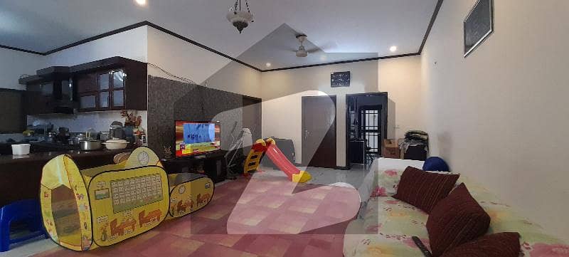 Portion Available Rent Near Naheed Super Store 4bed Drawing Dining With Servant Quarter Separate Entrance With Car Parking