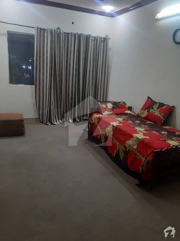 Singel Room Available For Rent For Females