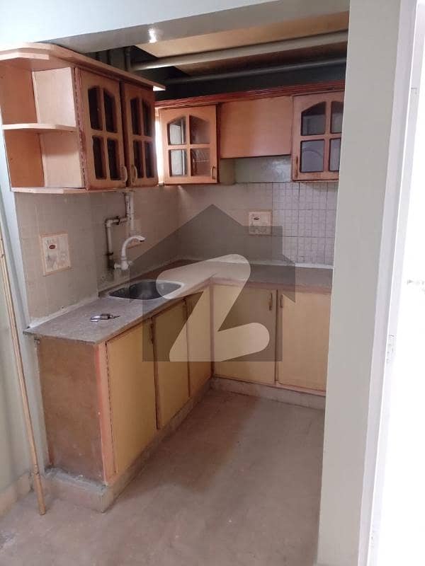 Spacious Flat Is Available In University Road For Rent