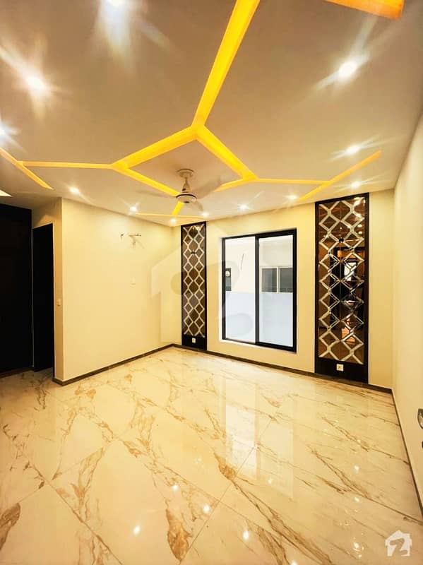اسلام آباد ولاز فیصل ٹاؤن - ایف ۔ 18 اسلام آباد میں 4 کمروں کا 8 مرلہ مکان 2.85 کروڑ میں برائے فروخت۔