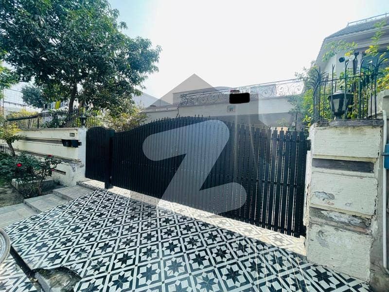 Beautiful One Kanal Used Bungalow Available For Sale In Dha Lahore.
