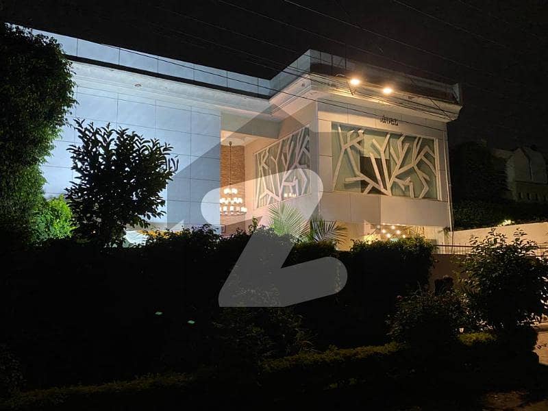 چکلالہ سکیم 3 چکلالہ سکیم راولپنڈی میں 9 کمروں کا 1.6 کنال مکان 8.25 کروڑ میں برائے فروخت۔