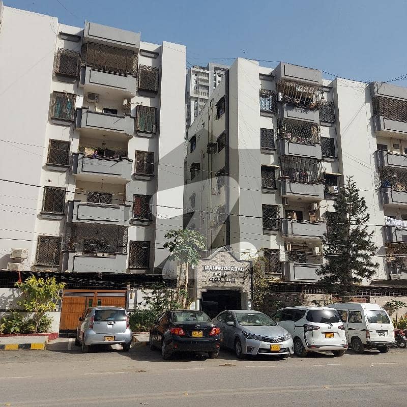 باتھ آئی لینڈ کراچی میں 3 کمروں کا 8 مرلہ فلیٹ 3.95 کروڑ میں برائے فروخت۔