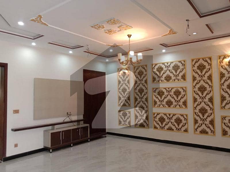 نشیمنِ اقبال فیز 2 نشیمنِ اقبال لاہور میں 6 کمروں کا 10 مرلہ مکان 2.8 کروڑ میں برائے فروخت۔