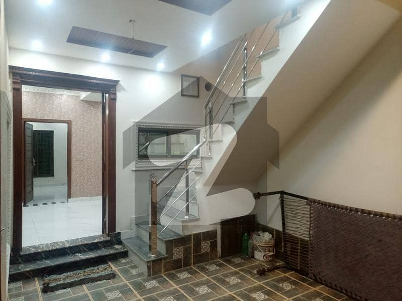 نشیمنِ اقبال فیز 2 نشیمنِ اقبال لاہور میں 6 کمروں کا 5 مرلہ مکان 1.85 کروڑ میں برائے فروخت۔