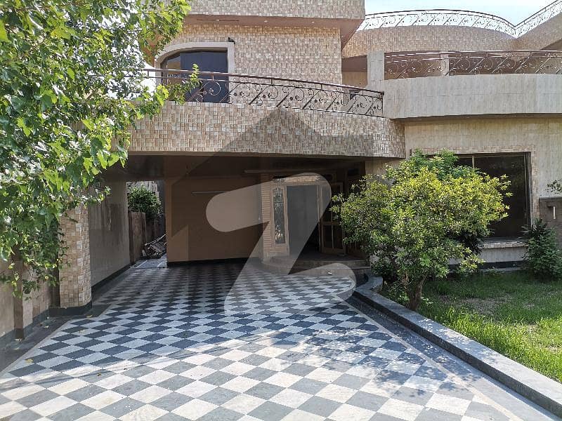 شادمان 2 شادمان لاہور میں 6 کمروں کا 2 کنال مکان 4 لاکھ میں کرایہ پر دستیاب ہے۔