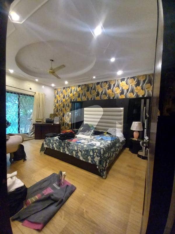ڈی ایچ اے فیز 4 ڈیفنس (ڈی ایچ اے) لاہور میں 6 کمروں کا 2 کنال مکان 7 لاکھ میں کرایہ پر دستیاب ہے۔