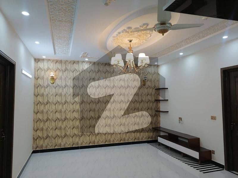 9 Marla Stunning Upper Portion Available For Rent In TIP 2 Main Khayaban Amin