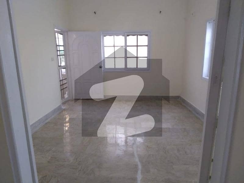 یونیورسٹی روڈ کراچی میں 2 کمروں کا 6 مرلہ زیریں پورشن 42 ہزار میں کرایہ پر دستیاب ہے۔