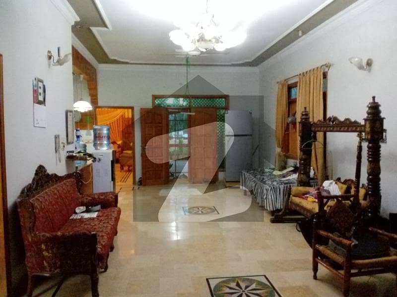 کامران چورنگی کراچی میں 6 کمروں کا 12 مرلہ مکان 4.45 کروڑ میں برائے فروخت۔