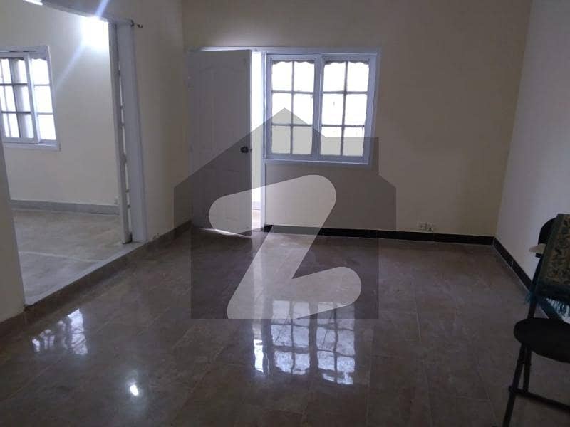 یونیورسٹی روڈ کراچی میں 6 کمروں کا 12 مرلہ مکان 5.85 کروڑ میں برائے فروخت۔