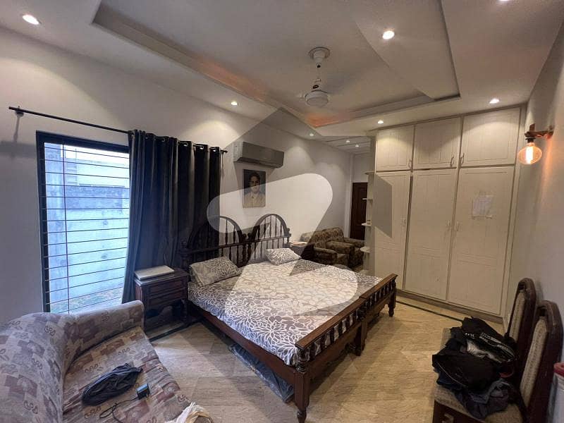 ڈی ایچ اے فیز 5 - بلاک ایل فیز 5 ڈیفنس (ڈی ایچ اے) لاہور میں 5 کمروں کا 10 مرلہ مکان 5.25 کروڑ میں برائے فروخت۔