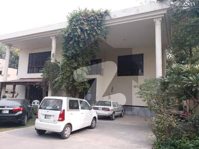 ظفر علی روڈ گلبرگ,لاہور میں 5 کمروں کا 1 کنال مکان 5.0 لاکھ میں کرایہ پر دستیاب ہے۔