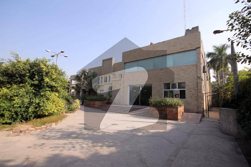 گلبرگ 3 گلبرگ,لاہور میں 8 کمروں کا 8 کنال عمارت 42.0 لاکھ میں کرایہ پر دستیاب ہے۔