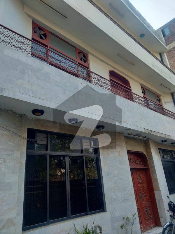 ڈیوس روڈ لاہور میں 5 کمروں کا 1.15 کنال عمارت 5.5 کروڑ میں برائے فروخت۔