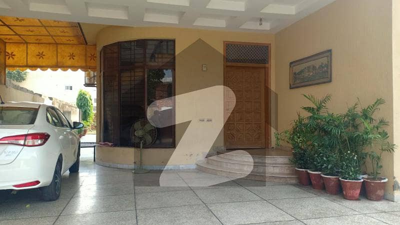 2 Kanal House For Sale In Model Town D Block Lower 3 Bed Upper 2 Bed 1 Servant Quarter 2 Tvl 2 Kitchen With Basement