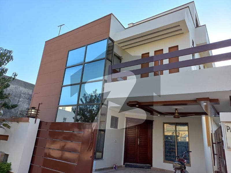 بحریہ ٹاؤن فیز 6 بحریہ ٹاؤن راولپنڈی راولپنڈی میں 6 کمروں کا 10 مرلہ مکان 3.4 کروڑ میں برائے فروخت۔