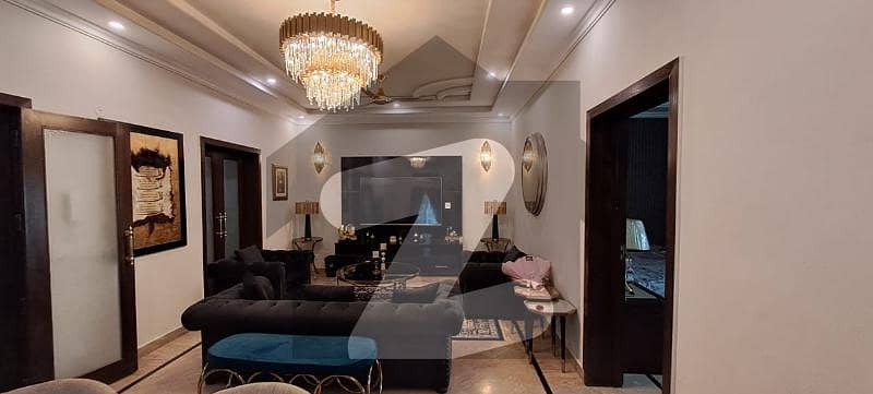 پنجاب کوآپریٹو ہاؤسنگ سوسائٹی لاہور میں 4 کمروں کا 10 مرلہ مکان 3.5 کروڑ میں برائے فروخت۔