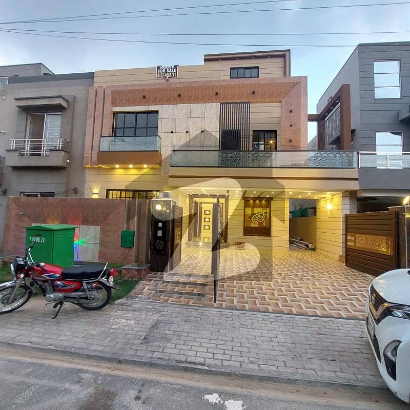 10 Marla Lavish Residential House For Sale In Sector E Bahria Town Lahore