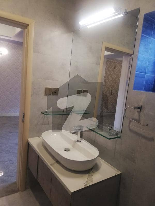 گلبرگ اسلام آباد میں 2 کمروں کا 8 مرلہ فلیٹ 3.5 کروڑ میں برائے فروخت۔