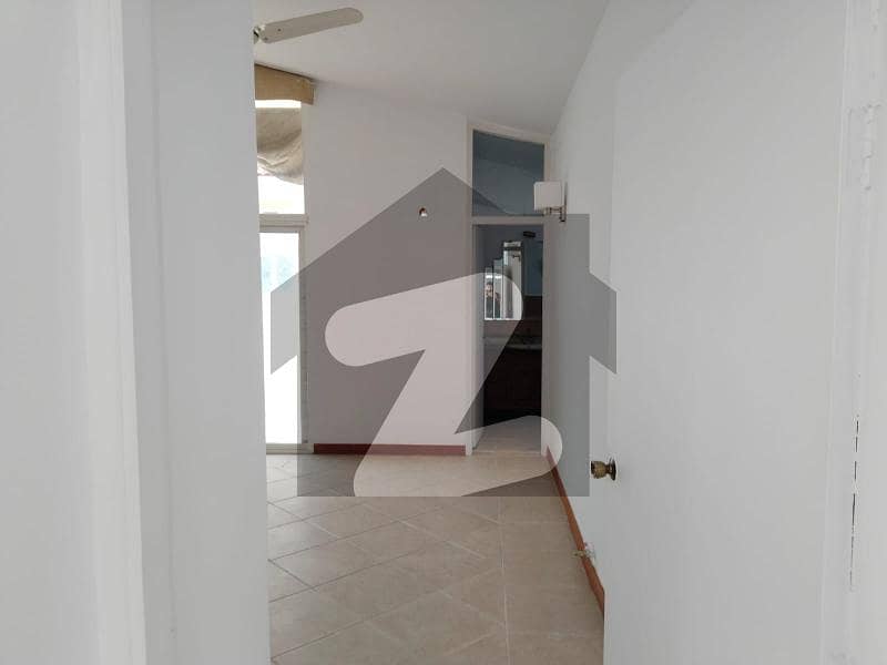 F. 6 Renovated House 4 Bed Room Size 1750 Sq Yd Rent Us$ 3000