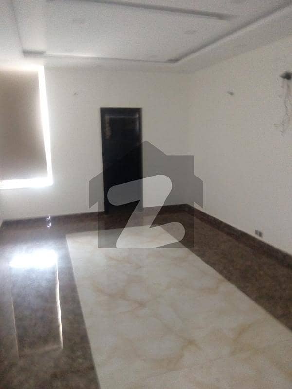اچھرہ لاہور میں 5 کمروں کا 1 کنال مکان 2.99 لاکھ میں کرایہ پر دستیاب ہے۔