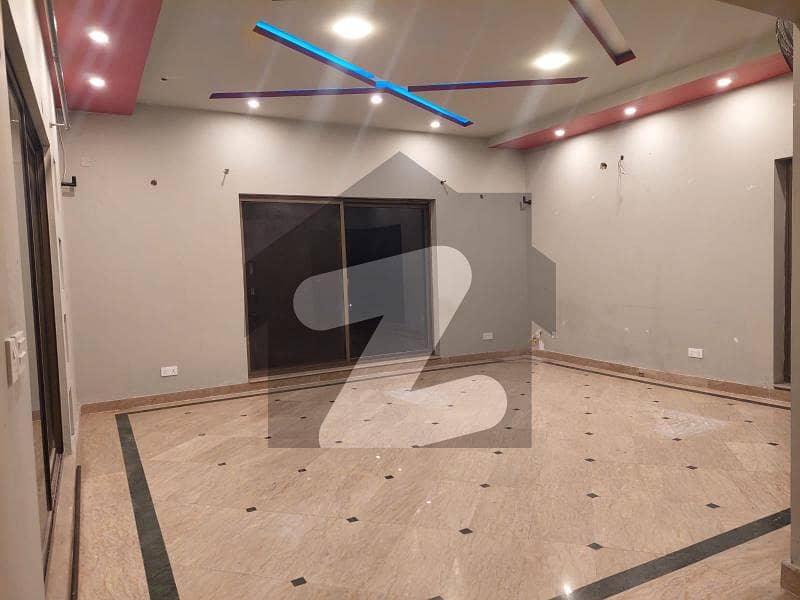 گلبرگ لاہور میں 3 کمروں کا 1 کنال بالائی پورشن 1.25 لاکھ میں کرایہ پر دستیاب ہے۔