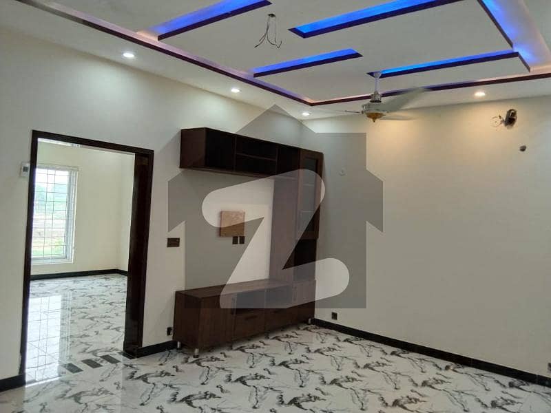 بحریہ ٹاؤن سیکٹر ای بحریہ ٹاؤن لاہور میں 3 کمروں کا 10 مرلہ بالائی پورشن 45 ہزار میں کرایہ پر دستیاب ہے۔