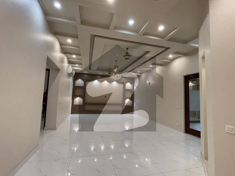 18 Marla Luxury Banglow For Sale 18 Marla Luxury Banglow For Sale