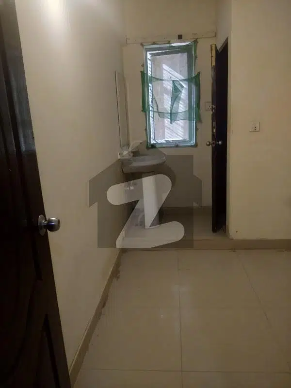 450 Square Feet Flat Is Available In Muslim Commercial Area
